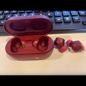 Skull Candy Sesh Earbuds. Used once. Like new condition.